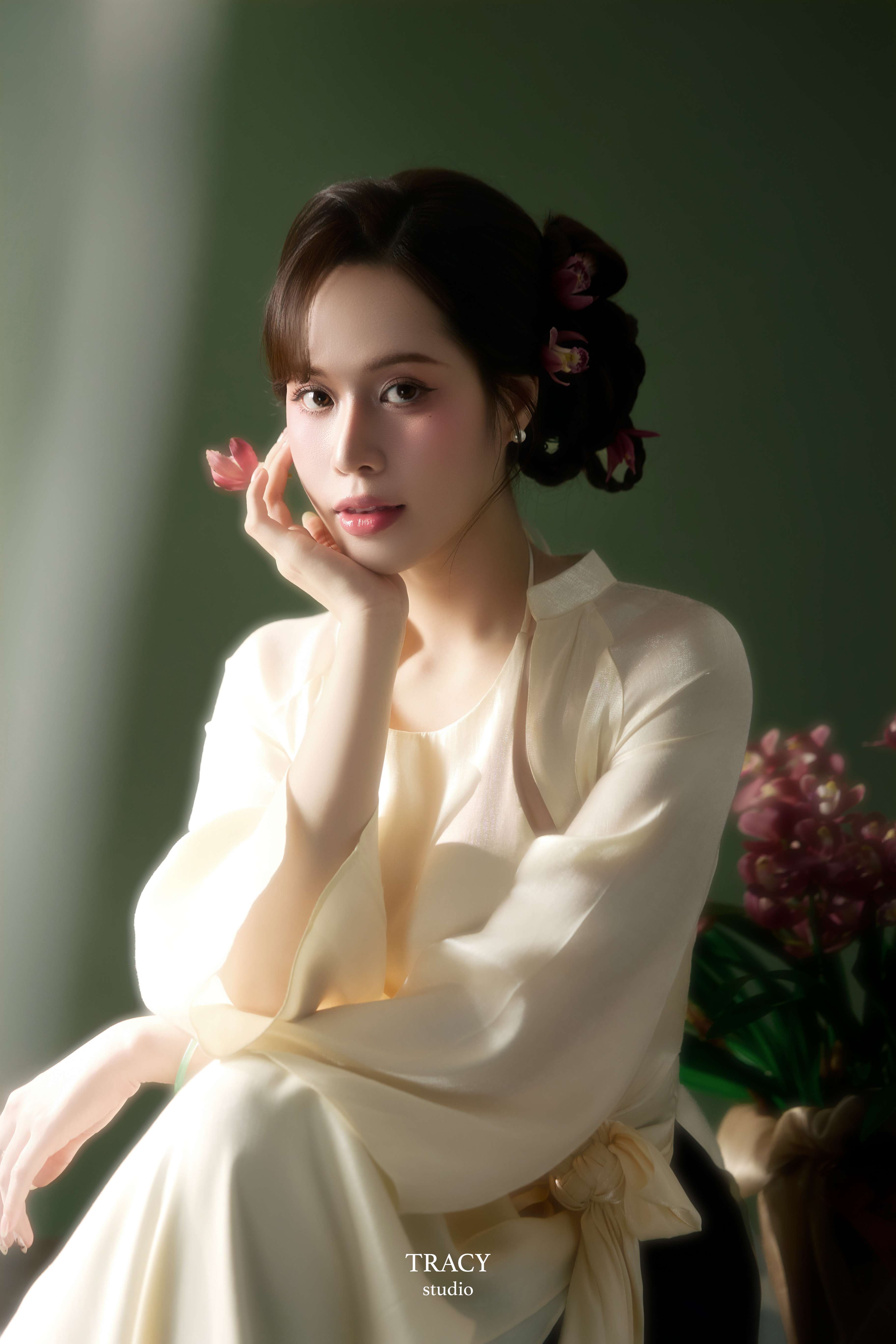 frontend/img/gallery/anh-tet-yem-ao-dai/tracy-studio-chup-ao-yem-xua (7).jpg
